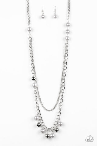 Modern Musical - Paparazzi - Silver Pearl Silver Chain Necklace