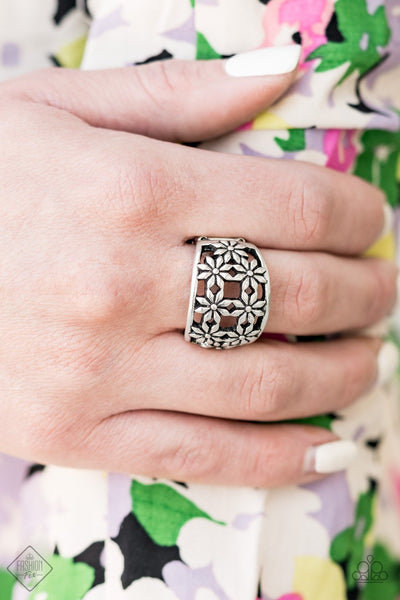 Crazy About Daisies - Paparazzi - Silver Daisy Ring