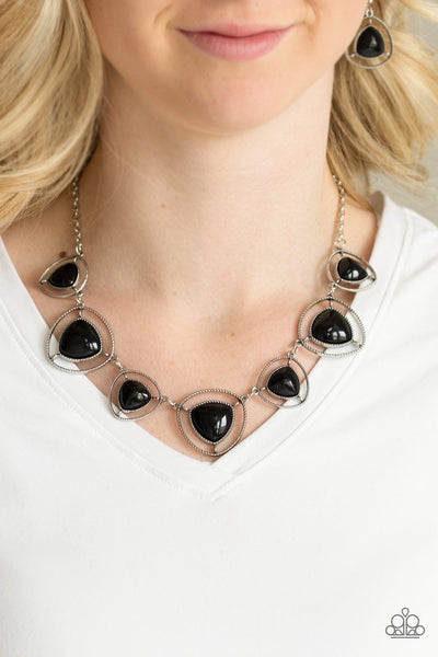 Make A Point - Paparazzi - Black Necklace