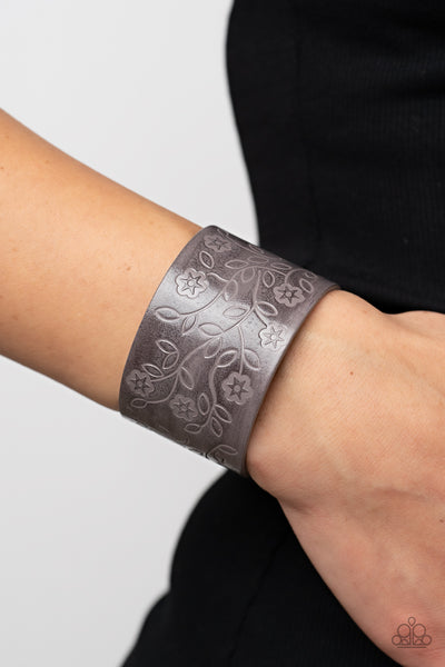 Rosy Wrap Up - Paparazzi - Silver Gray Flower Print Leather Snap Bracelet