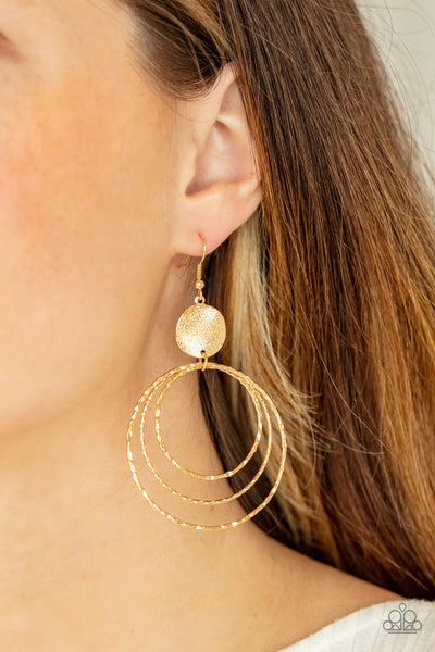 Universal Rehearsal - Paparazzi - Gold Disc Hammered Rings Earrings