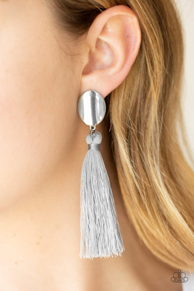 Va Va PLUME - Paparazzi - Silver Post Earrings